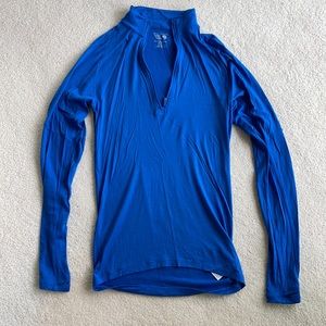 Merino underlayer from Mountain Hardwear. Wore once, really comfortable.